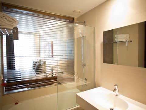 Hotel Carris Porto Ribeira — bathroom