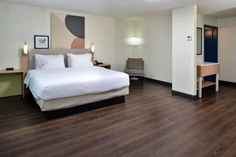 Spark By Hilton Dallas Medical District Love Field — hotel room