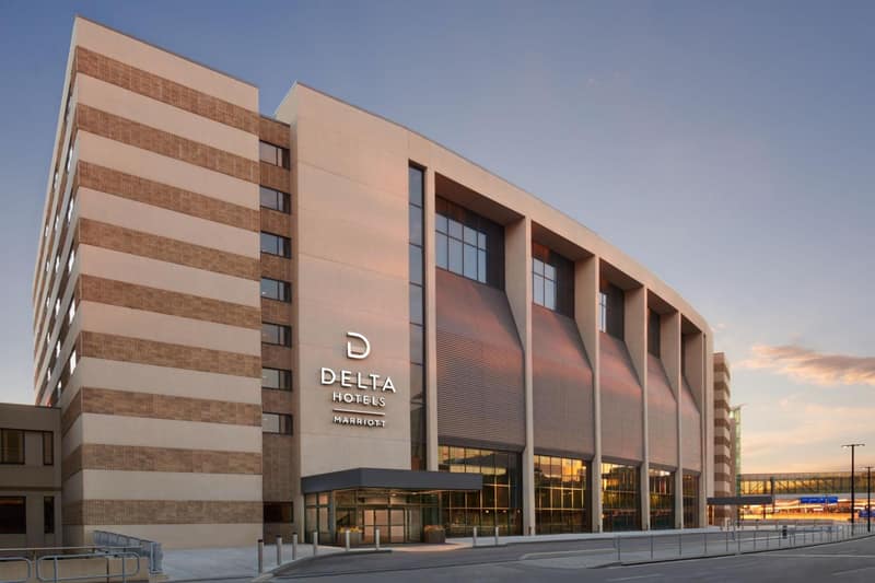 Delta Hotels Calgary Airport In-Terminal — building
