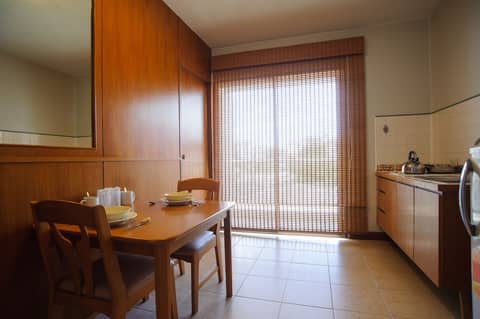 Diamond City Place — kitchen