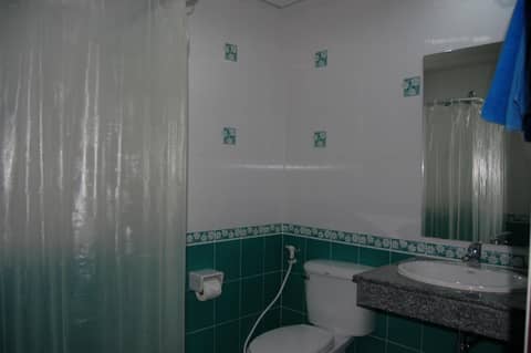 Baan Manthana House — bathroom