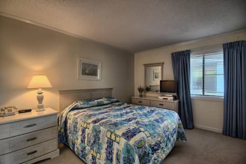 Ocean Creek Resort — hotel room
