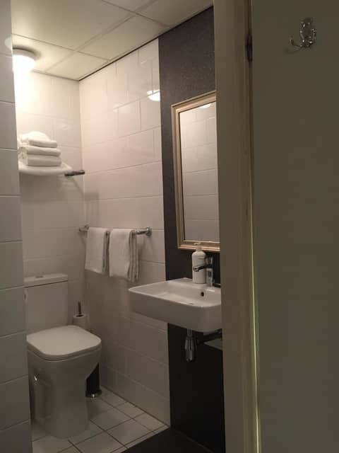 De Herbert Amsterdam - Formerly France Hotel — bathroom