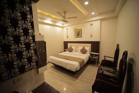 Hotel Stay Well Dx — hotel room