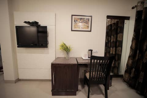 Hotel Stay Well Dx — hotel room