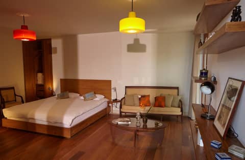 Chez Georges — hotel room
