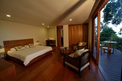 Chez Georges — hotel room