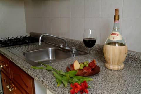 Hotel y Suites Nader — kitchen