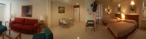 Hotel y Suites Nader — hotel room