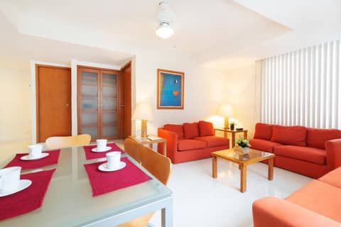 Hotel y Suites Nader — hotel room