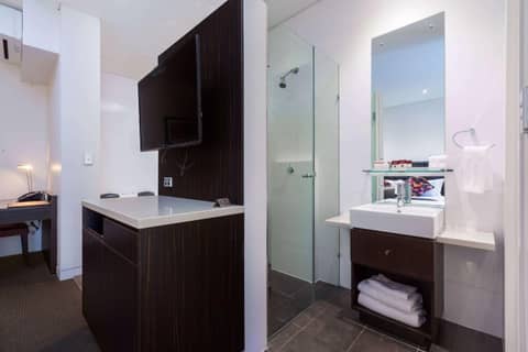 Club Wyndham Perth, Trademark Collection by Wyndham — hotel room