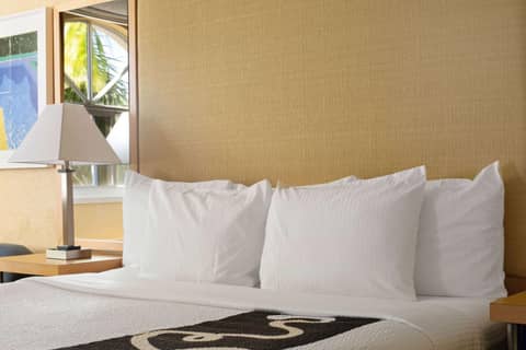 La Quinta Inn & Suites by Wyndham Sunrise — photo 7
