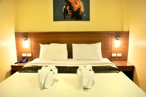 The Wave Patong Boutique Hotel — bedroom