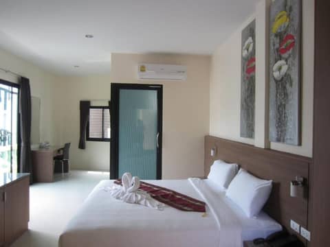 The Wave Patong Boutique Hotel — bedroom
