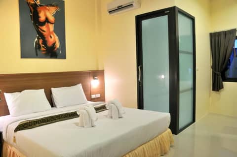 The Wave Patong Boutique Hotel — bedroom