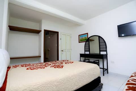 Hotel Maria de Lourdes Cancun — hotel room