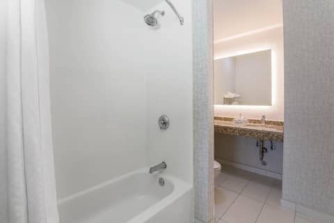 Holiday Inn Express & Suites Fort Worth Downtown by IHG — photo 5