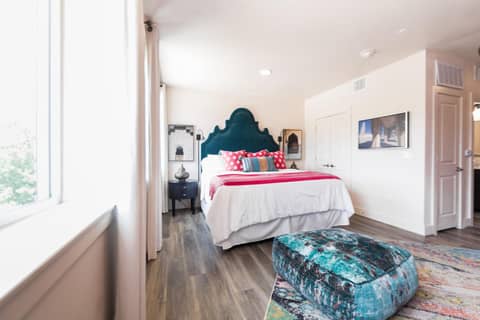 The Bishop Arts Hotel by Qresorts — hotel room