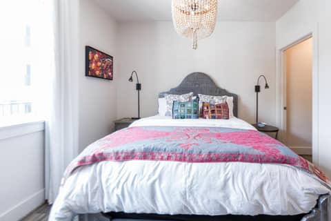 The Bishop Arts Hotel by Qresorts — hotel room