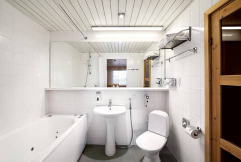 Hestia Hotel Susi — bathroom