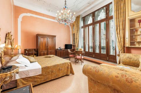 Hotel San Moisè — hotel room