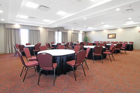 Holiday Inn Express and Suites Calgary University by IHG — photo 6