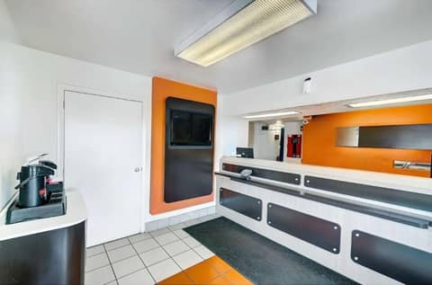 Motel 6 Thornton — photo 9
