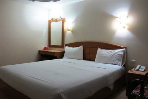 P72 Hotel — hotel room