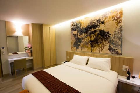 P72 Hotel — hotel room