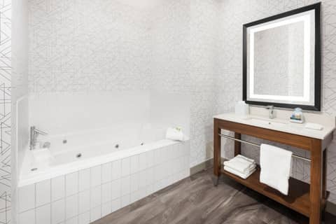 Four Points by Sheraton Calgary Airport — photo 9