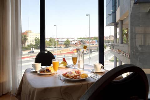 Exe Sevilla Palmera — dining