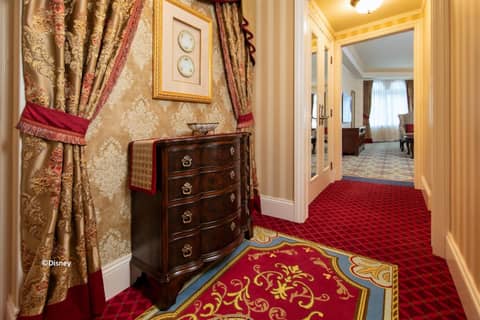 Hong Kong Disneyland Hotel — photo 3