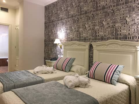 Adriano Boutique Sevilla — bedroom