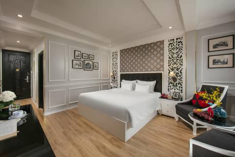 Lavender Central Hotel & Spa Hanoi — hotel room