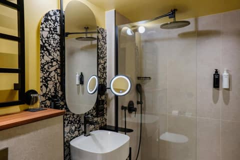 Hôtel Riesner — bathroom