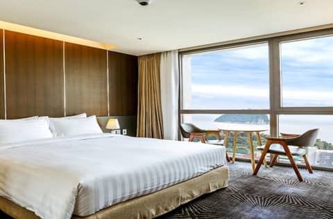 Superior Double Room with City View — the supplier's photographs — photo 1