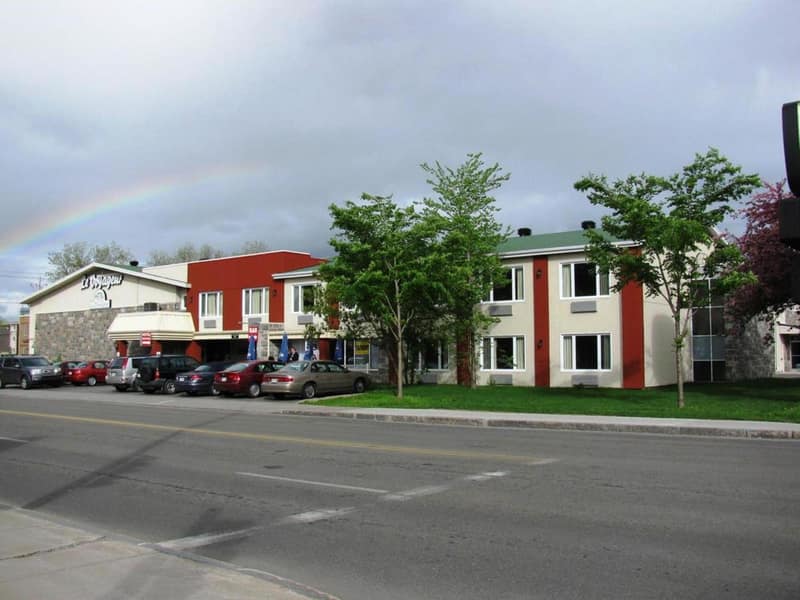 Hotel Le Voyageur — building