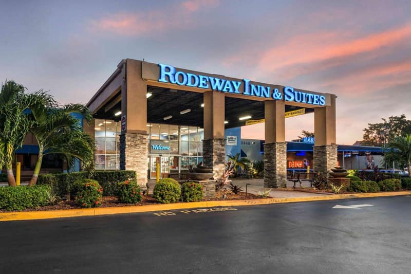 Rodeway Inn & Suites Fort Lauderdale Airport & Cruise Port — building