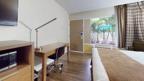 Rodeway Inn & Suites Fort Lauderdale Airport & Cruise Port — photo 7