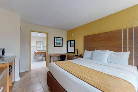 Rodeway Inn & Suites Fort Lauderdale Airport & Cruise Port — photo 8