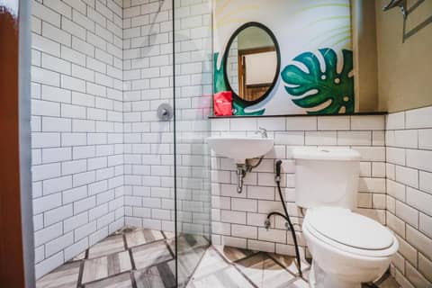 RedDoorz Plus near Mall Slipi Jaya — photo 3