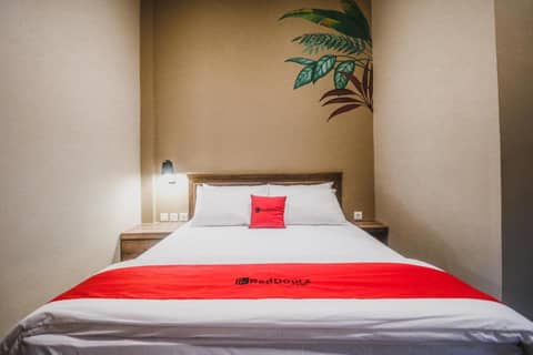 RedDoorz Plus near Mall Slipi Jaya — photo 9