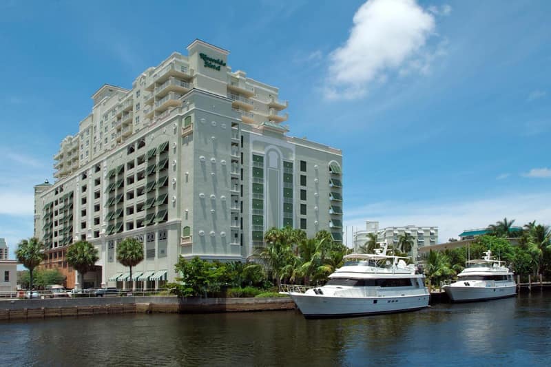 Riverside Hotel — building