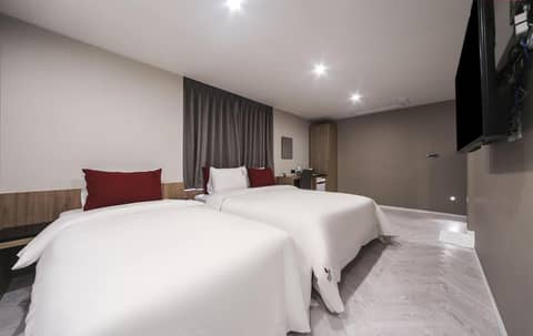 Maron Hotel Nampo — hotel room