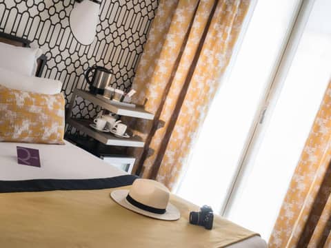 Mercure Nice Marché Aux Fleurs — hotel room