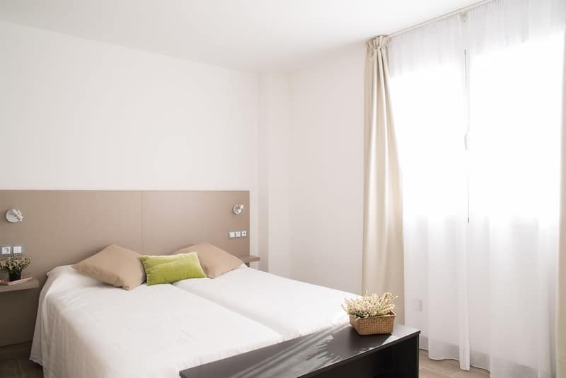 Apartamentos Campo del Príncipe — hotel room