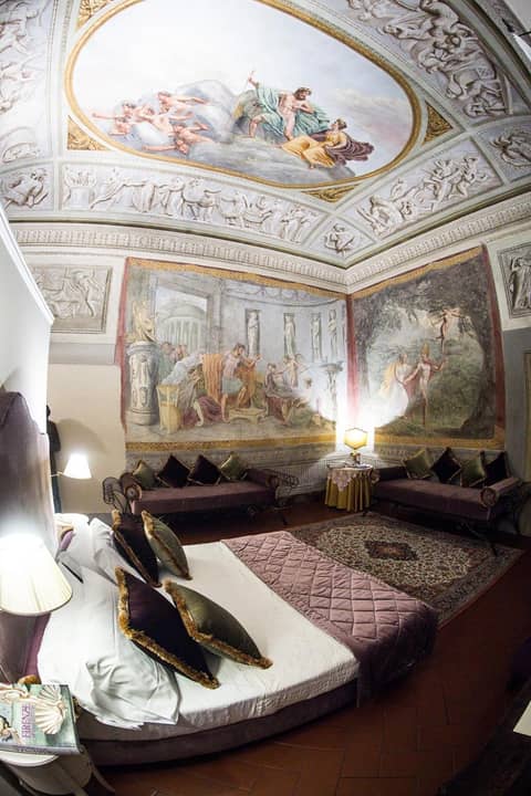 Hotel Burchianti — hotel room