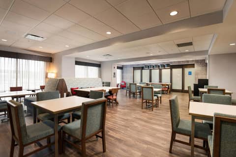 Hampton Inn Buffalo - Amherst — dining