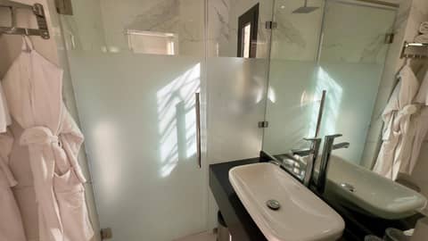 Sillage Palace Sky & Spa — bathroom