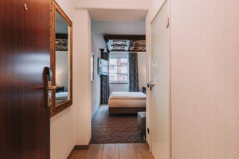 King's Hotel Center Superior — hotel room
